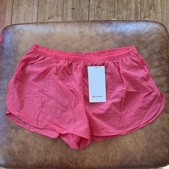 lululemon athletica Pants - NWT Lululemon Dolphin-Hem Mid-Rise Running Short 3" Sz Large Desert Red Pink